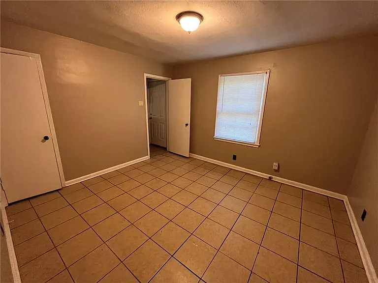 2408 N McVay Dr — Photo 11