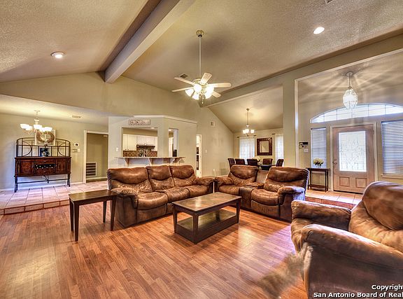 5th image of 211 Woodland Blvd