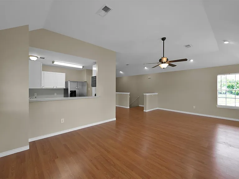 1141 Lovett St — Photo 10