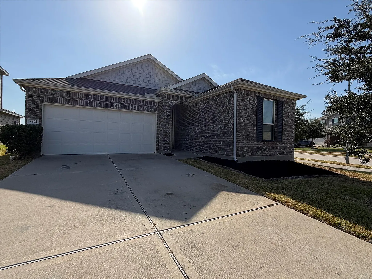 3 bed, 2.0 bath, 1698 sqft, $2,100 — Photo 1