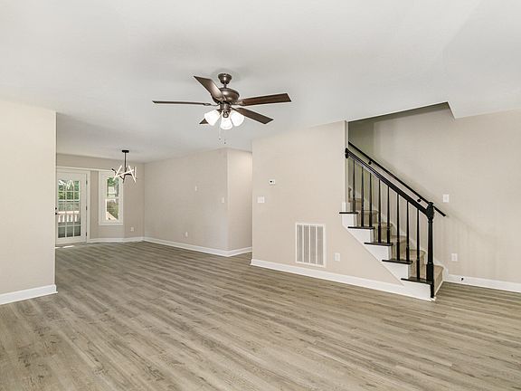 4th image of 2324 Dahlgreen Rd