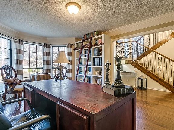5th image of 10186 Meadowcrest Dr