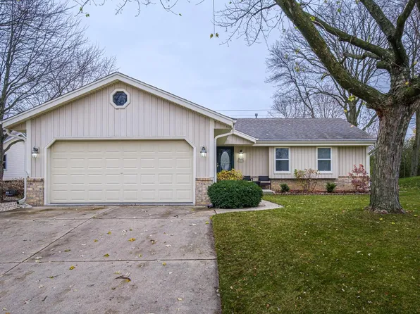 W152N7738 Countryside DRIVE, Menomonee Falls, WI 53051