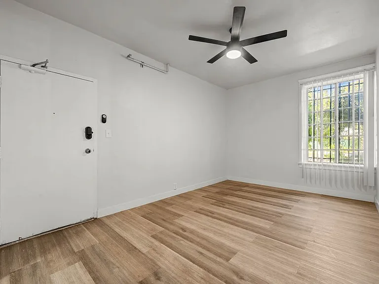 1142 West 17th Street — Photo 7