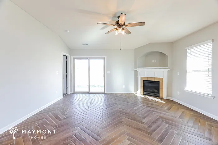 3 bed, 2.0 bath, 1452 sqft, $1,745 — Photo 4