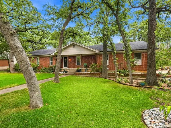 307 Shadow Ln, Euless, TX 76039