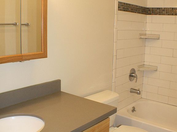 5th image of 904 Peninsula Ave APT 410