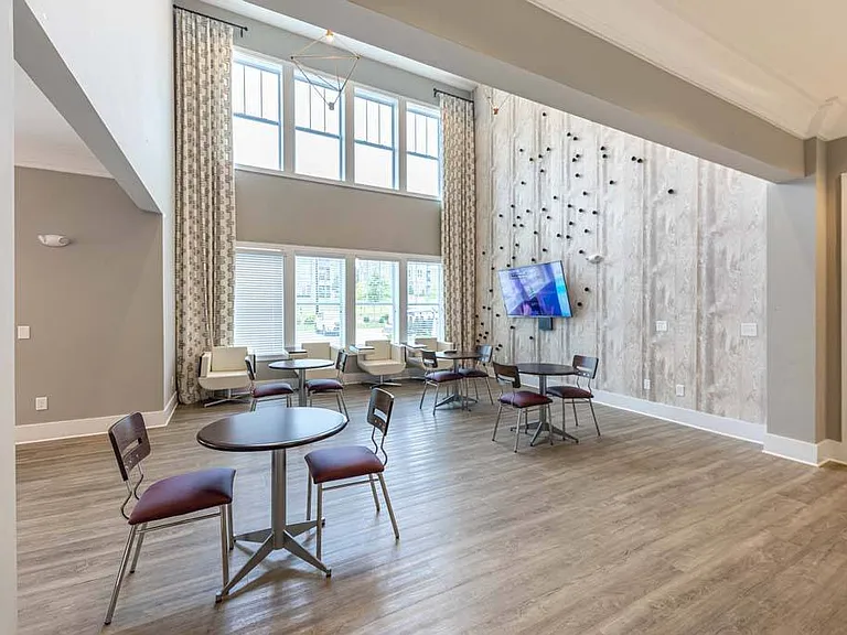 Foxwood Apartments — Photo 47
