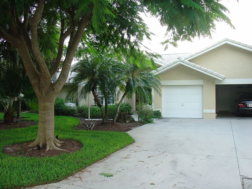 1st image of 365 Henley Dr
