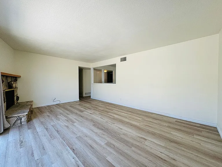 2105 E Petunia St — Photo 10