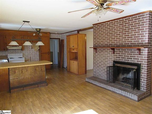 4th image of 115 Elizabeth Dr