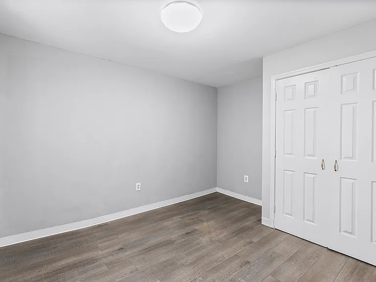 Edgewood Apartments — Photo 18