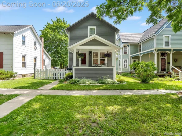 225 Law St, Lapeer, MI 48446