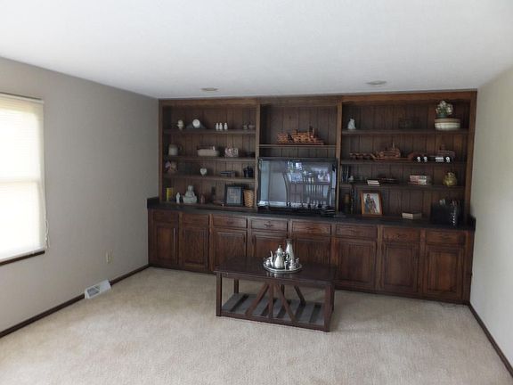 Family Room w/ Built-Ins