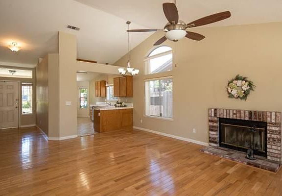 4th image of 775 Sugar Pine Dr