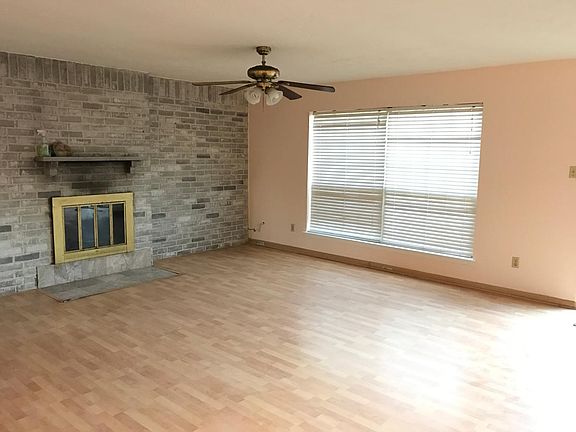 4th image of 8347 Carriage Creek Dr