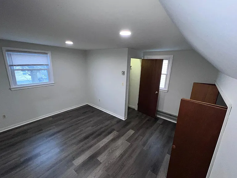527 Oak St — Photo 12