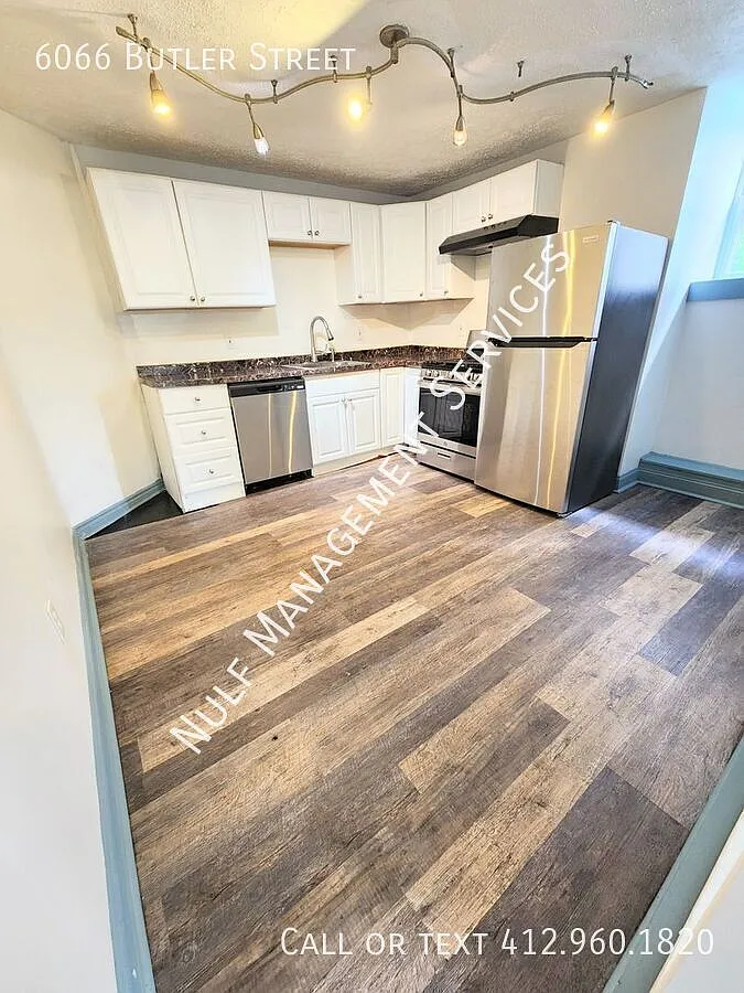 1 bed, 1 bath + Bonus Room House in Stanton Heights — Photo 1