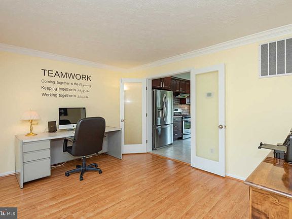 5th image of 6107 Arrowwood Ct
