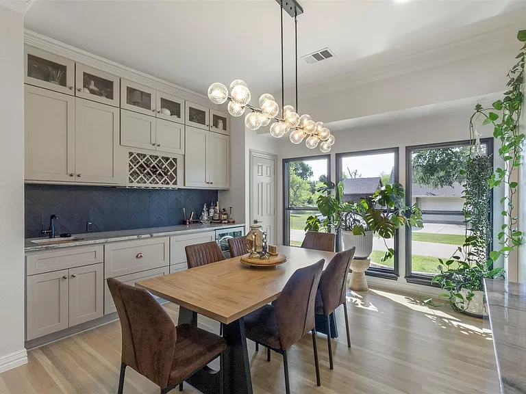 1504 Brook Ln — Photo 10