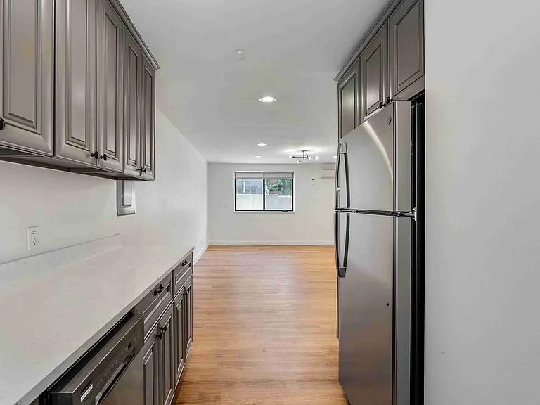 1016 E 900 S — Photo 11