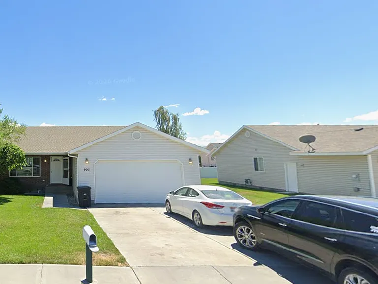 903 Abigail Ct — Photo 1