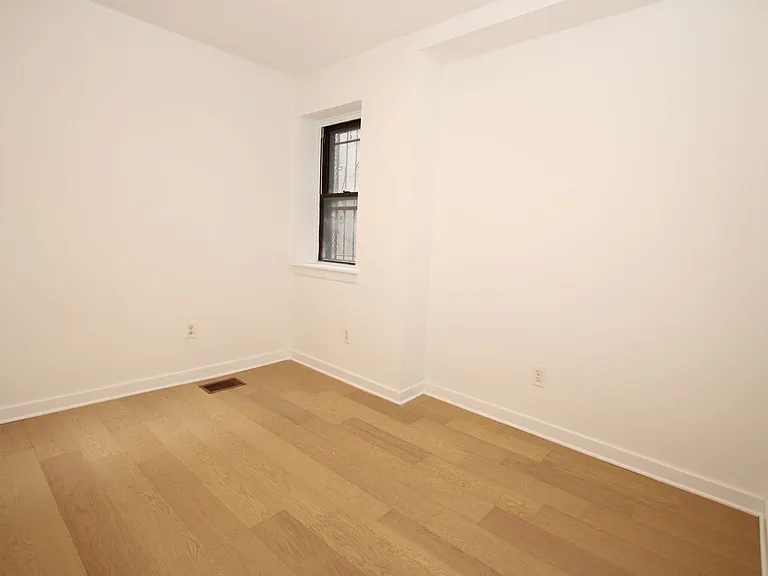 Spacious 2 bedroom unit in a great area in Graduate hospital — Photo 3