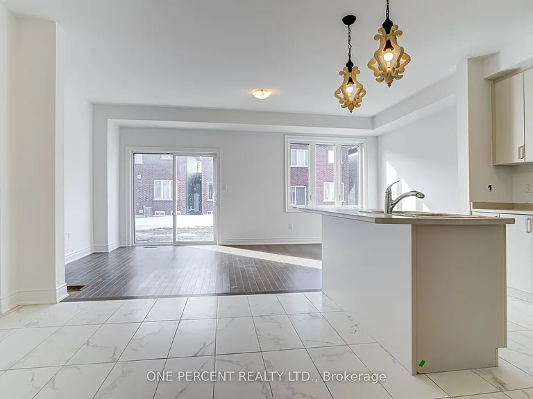 24 Autumn Dr — Photo 4