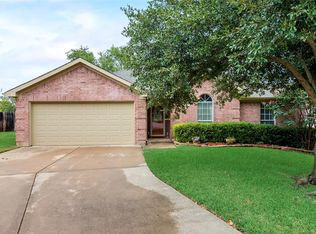1605 Crooked Ln, Fort Worth, TX 76112
