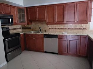 572 NW 97th Ave, Plantation, FL 33324