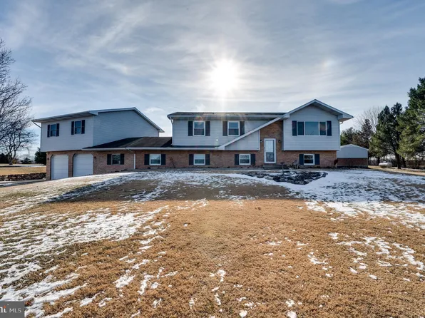 560 Birch Hill Rd, Shoemakersville, PA 19555