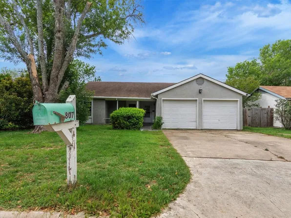 807 Travis St, Lockhart, TX 78644