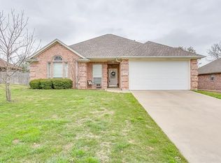 1612 Shelley Ln, Cleburne, TX 76033