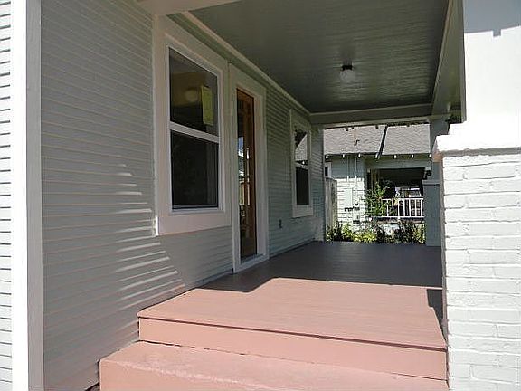 2nd image of 302 E North St