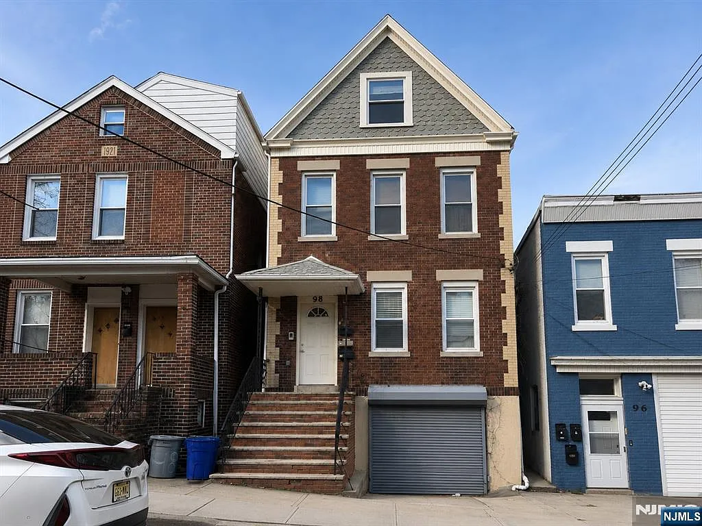 98 King St, Nutley