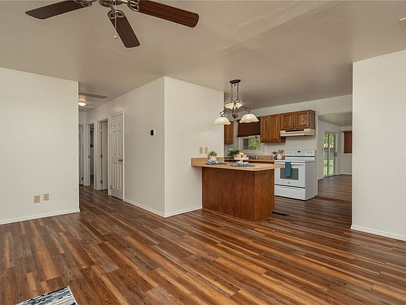 3rd image of 2757 Danz Ave