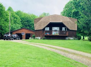 201 Carrier Rd, Columbus, PA 16405