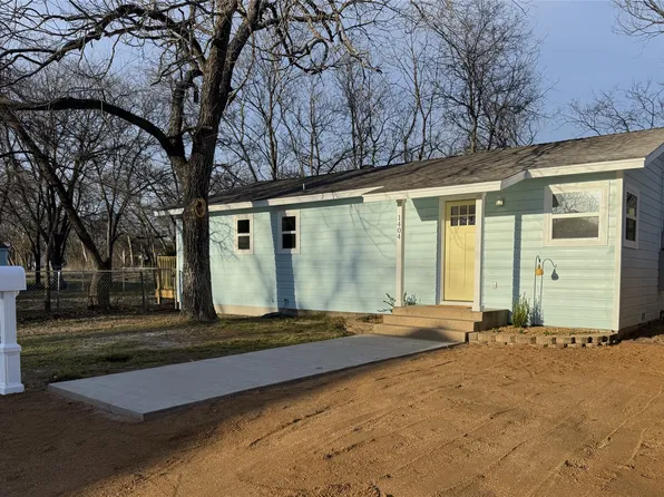 1404 N Wilhite St, Cleburne, TX 76031