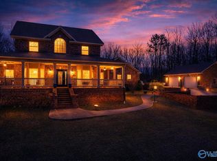 343 Hill St, Rainbow City, AL 35906