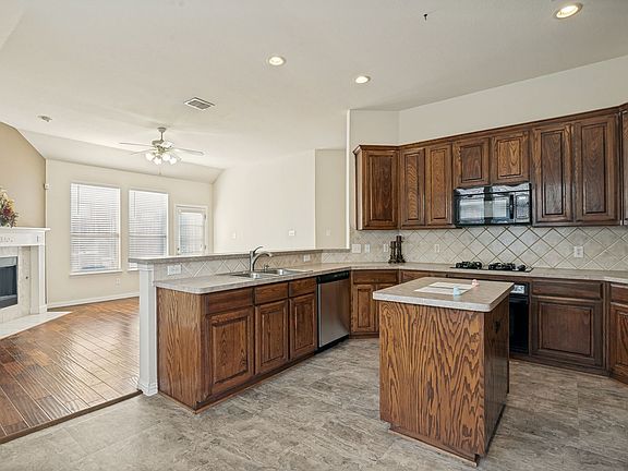 4th image of 1000 Leoti Ln