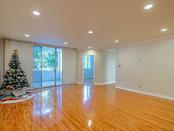 3rd image of 5411 Tyrone Ave APT 104