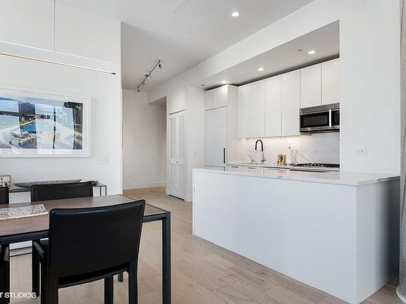 4th image of 720 N Larrabee St APT 1713