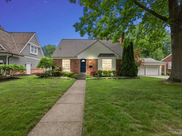 2260 W Lincoln Ave, Birmingham, MI 48009