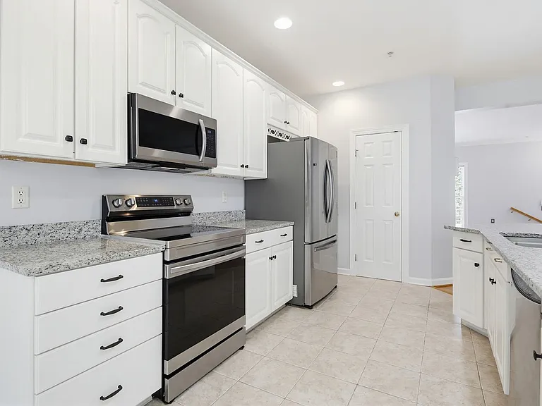 10635 Hillingdon Rd — Photo 4