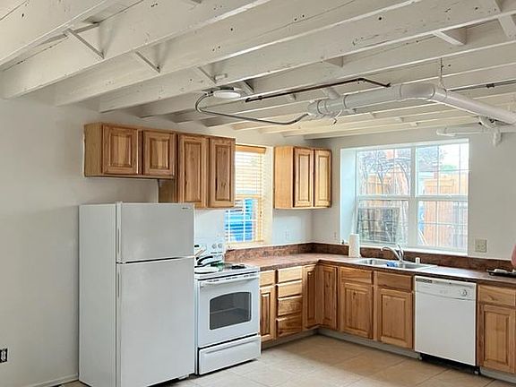 Updated Kitchen, lots of light