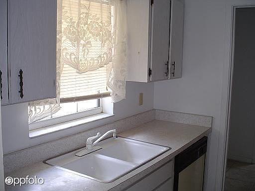 3rd image of 230 Marion Oaks Ln