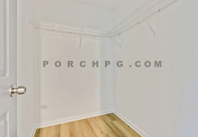 105 W Callahan St — Photo 16