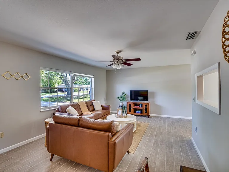 716 26th Ave — Photo 3