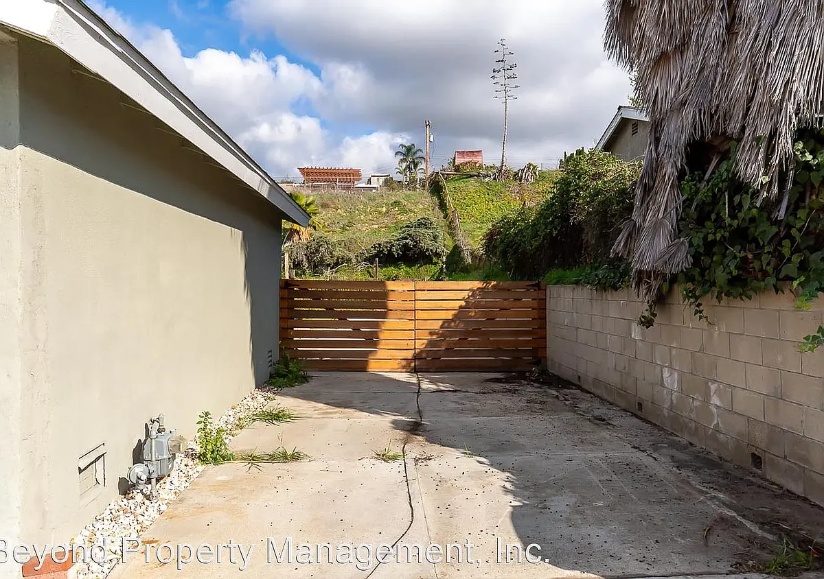 Building Photo - 257 Meadowbrook Dr