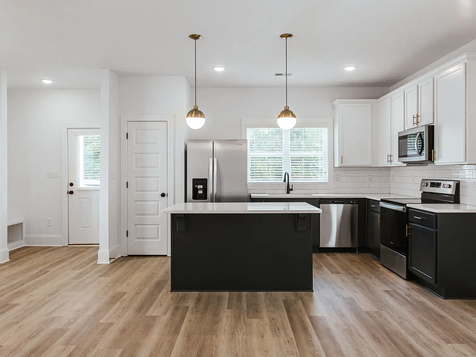4 bed, 1932 sqft, $3,000 — Photo 3